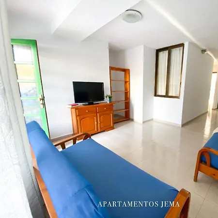 Jema, A Un Paso De La Playa